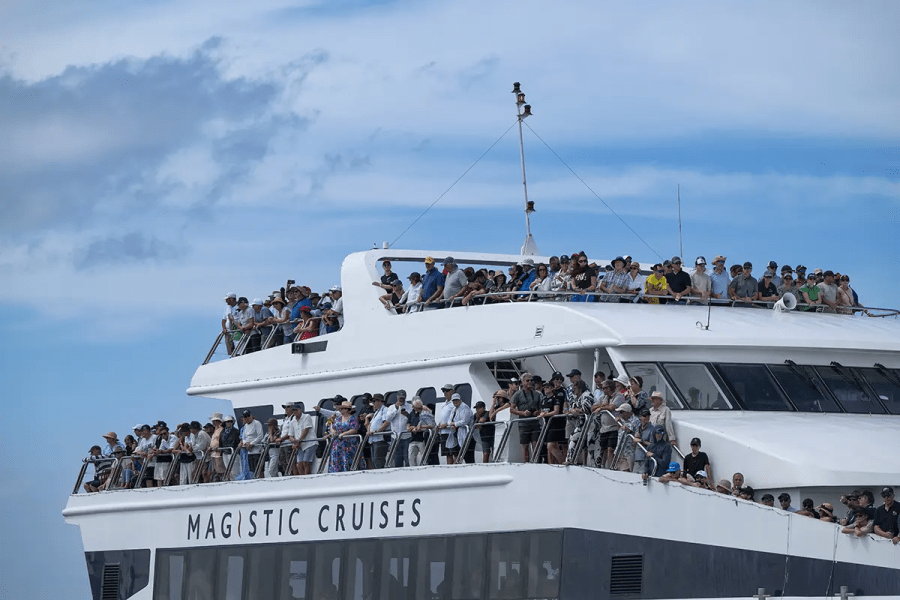 Official Spectator Boat - Viewing (Magestic)